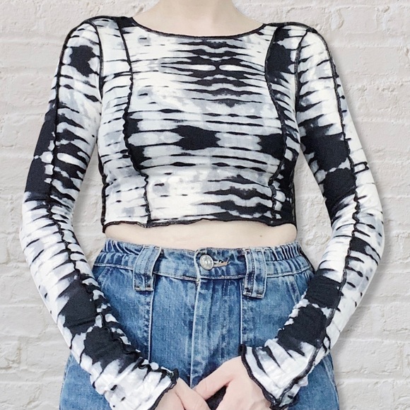 Wilfred Free Aritzia Orbit Longsleeve Croptop Black and White Tie Dye Pattern - Picture 1 of 5